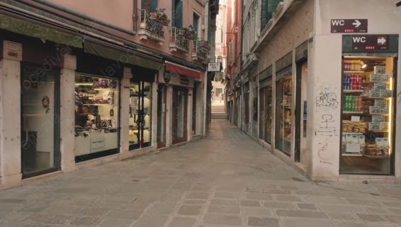 Venezia oggi città fantasma. Giusto allontanare i residenti per abbracciare solo il turismo?