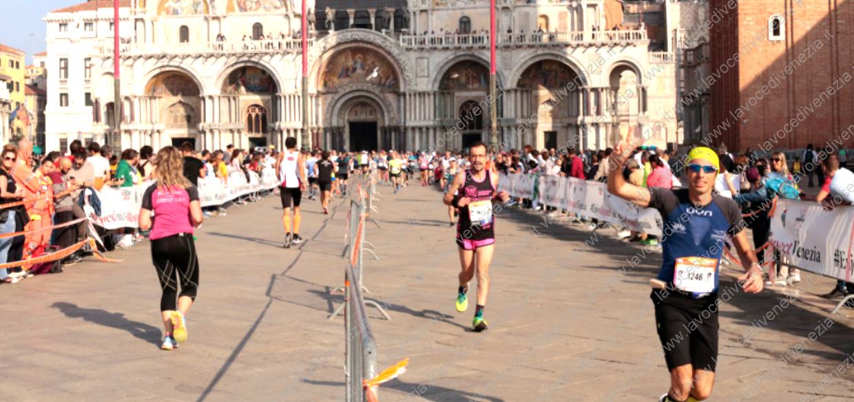venice marathon a Venezia, in piazza san marco