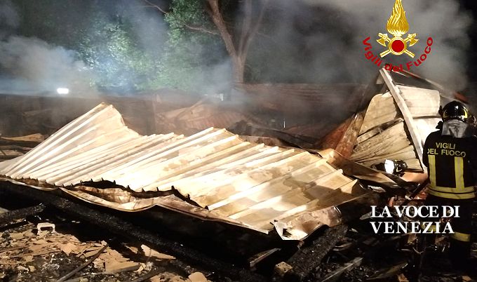 vigile fuoco lamiera incendio camping caorle up 680