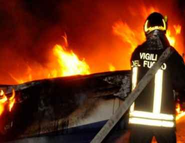 Ultima Ora. Inferno in via Aleardi (Mestre) questa notte: a fuoco il condominio