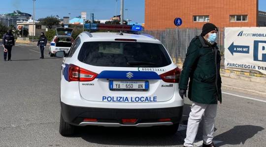 nave-costa-victoria-civitavecchia-sindaco-contro-turisti